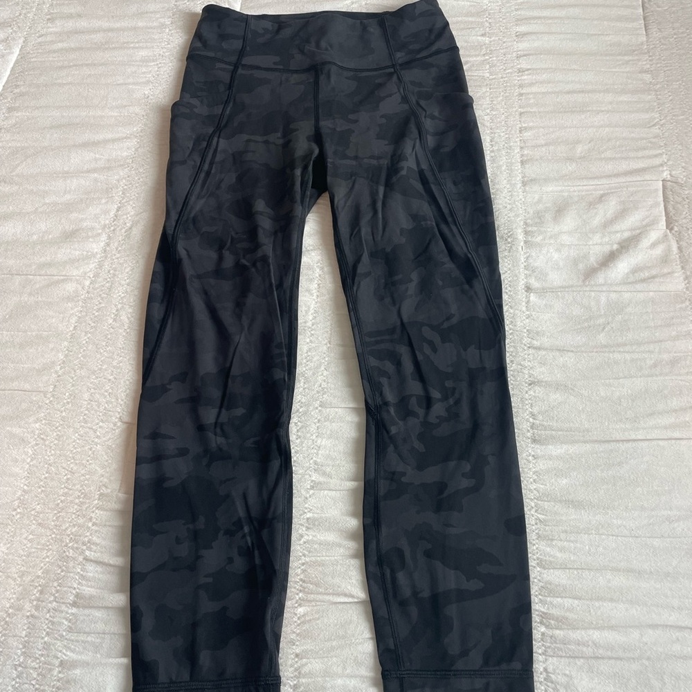 Lululemon Athletica Black Camo Crop Leggings